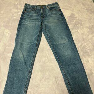 American Eagle Size 4 Mom Jean